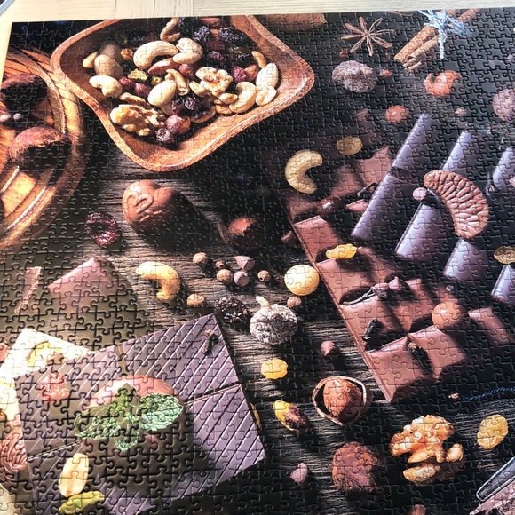 Ravensburger Chocolate 🍫 Paradise 2000 Piece Puzzle 🧩 - Picture 3 of 10